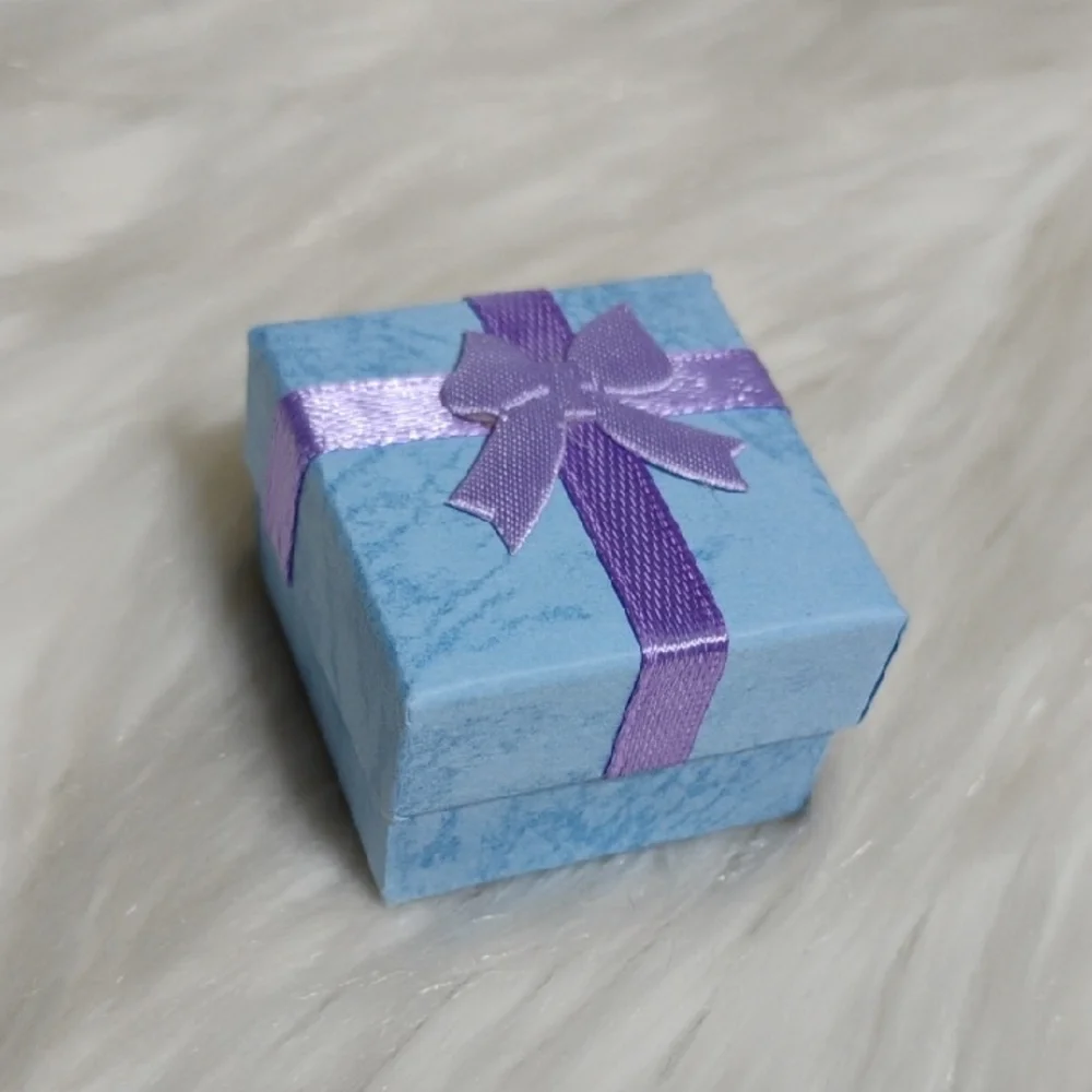 SALE! Radiant 10kt Solid White Gold Genuine Ruby & Diamond Engagement Ring - Picture 16 of 16